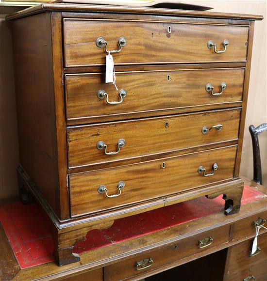 A small George III style mahogany chest of drawers W.76cm